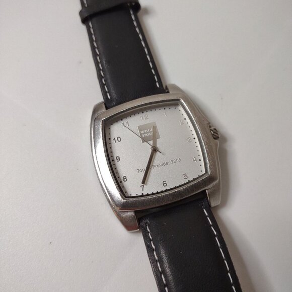 Very Cool Wells Fargo Watch With Leather Band - Picture 1 of 12